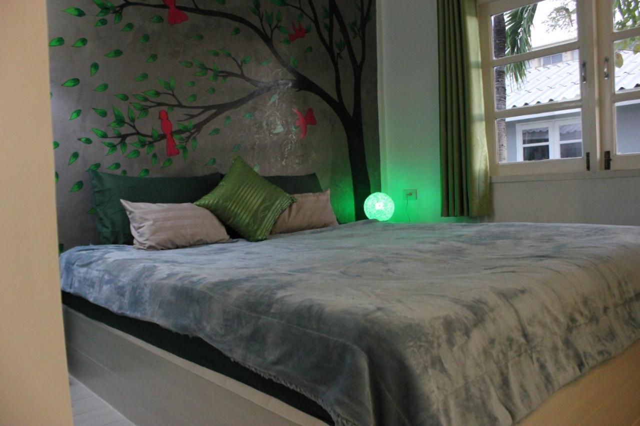 1715 House - White Rhino Hotell Rawai Exteriör bild