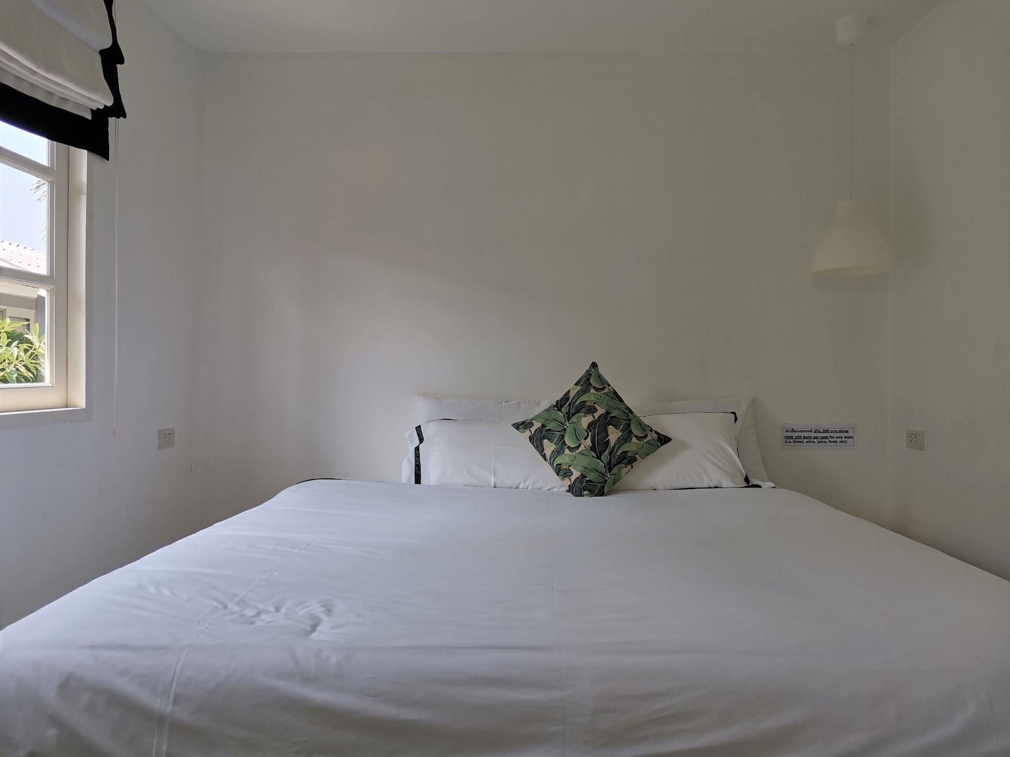 1715 House - White Rhino Hotell Rawai Exteriör bild