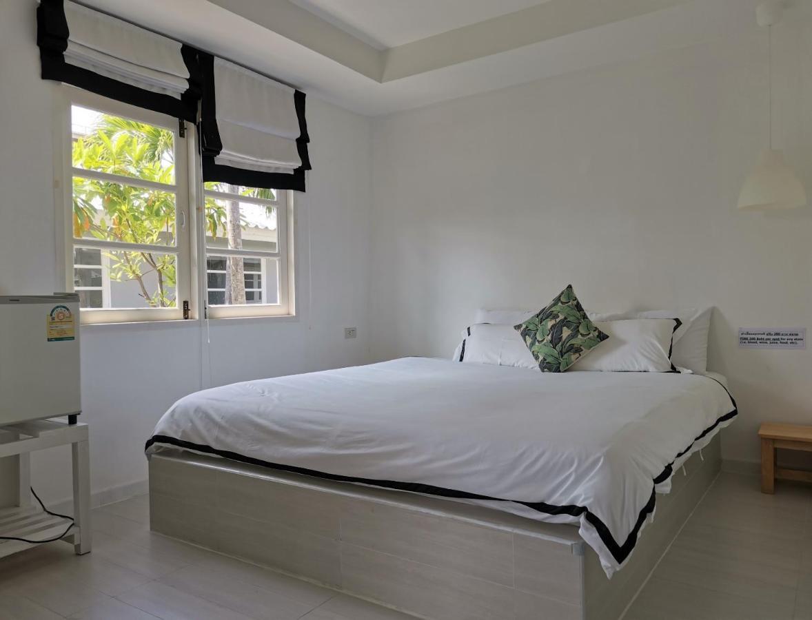 1715 House - White Rhino Hotell Rawai Exteriör bild